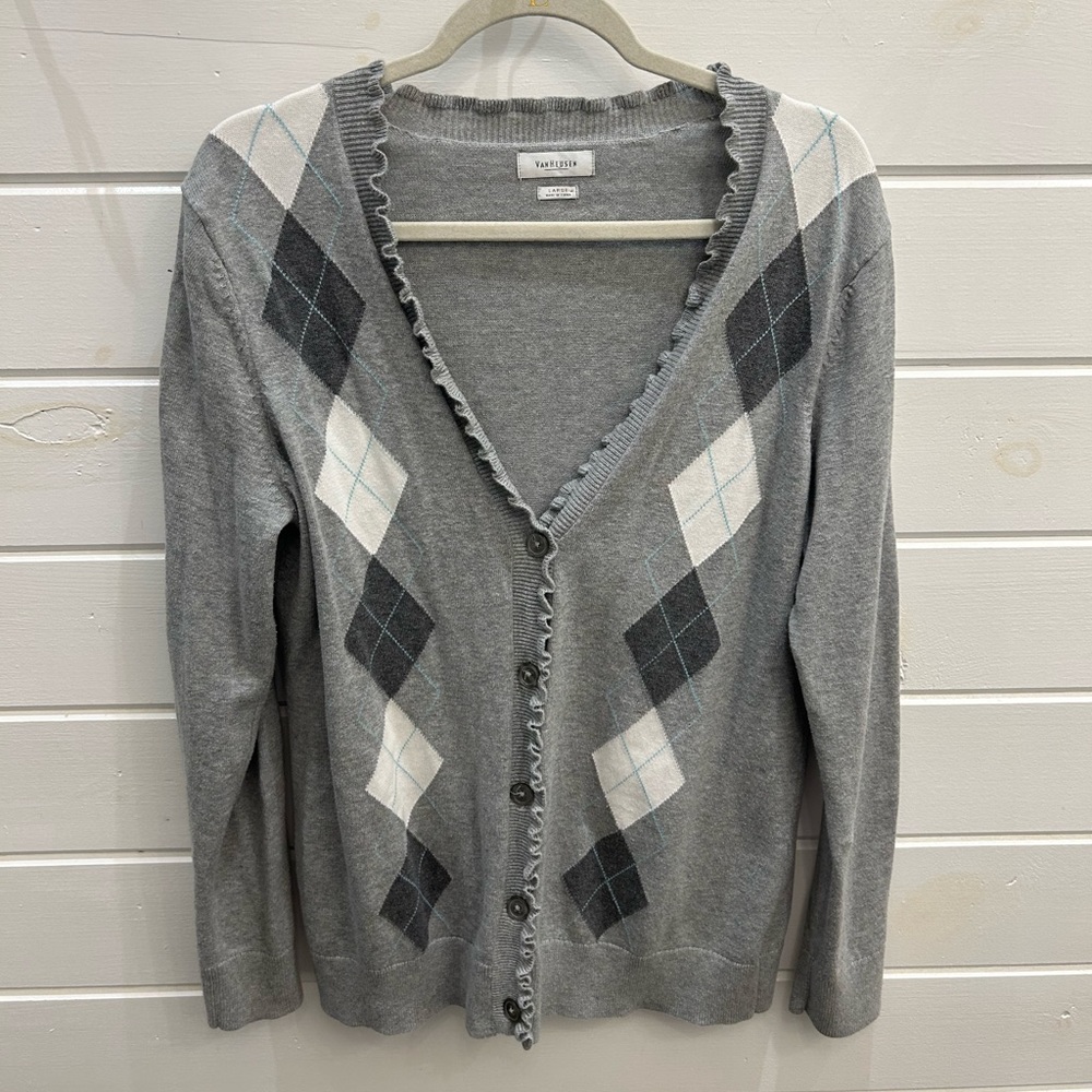 grey sweater !